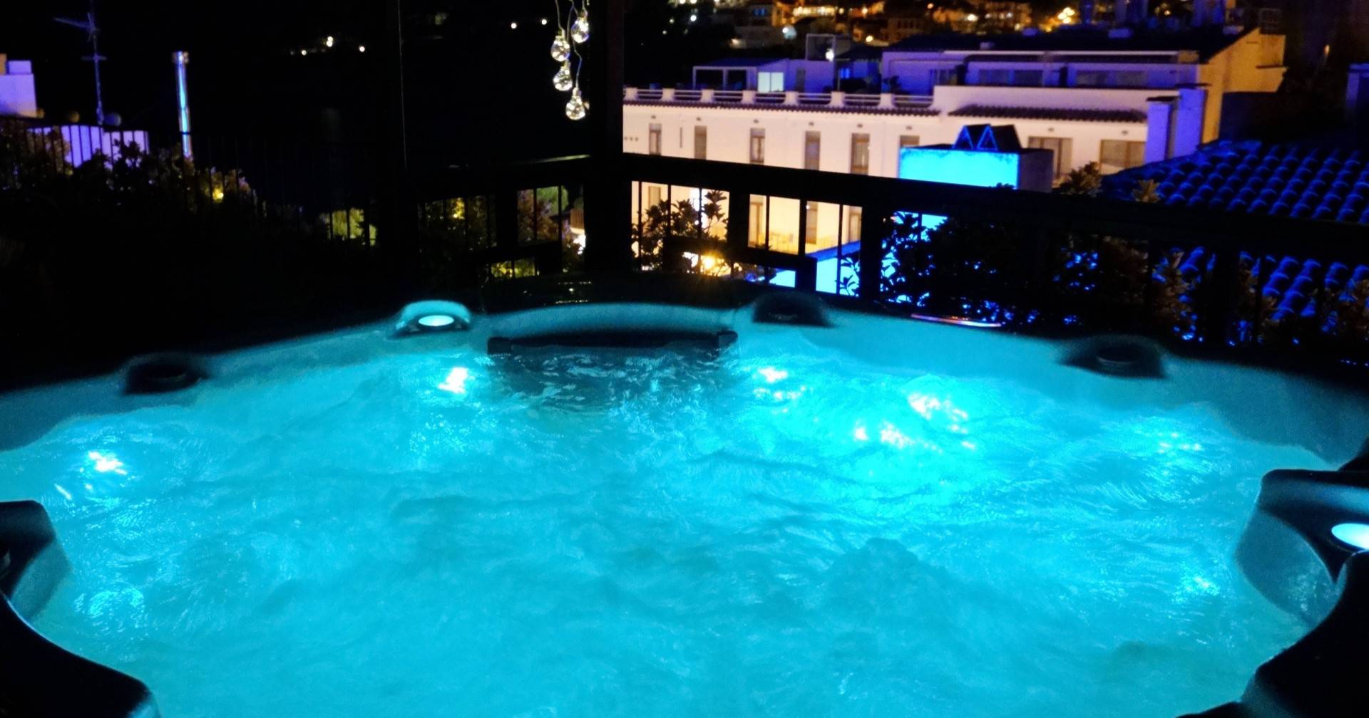 Jacuzzi con vistas al mar